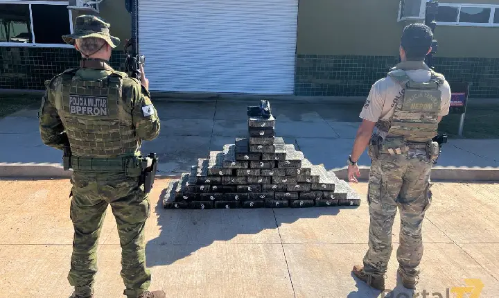BPFRON e Polícia Federal apreendem mais de 420 kg de maconha em Guaíra