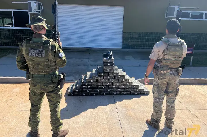 BPFRON e Polícia Federal apreendem mais de 420 kg de maconha em Guaíra