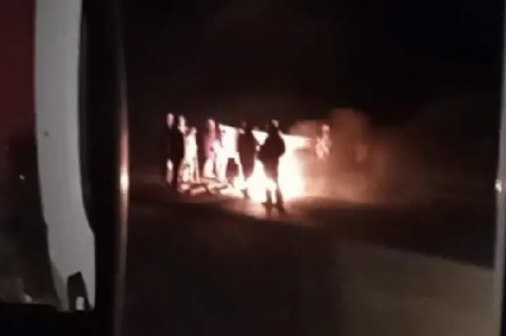 BR-272 é bloqueada por manifestação indígena entre Guaíra e Terra Roxa