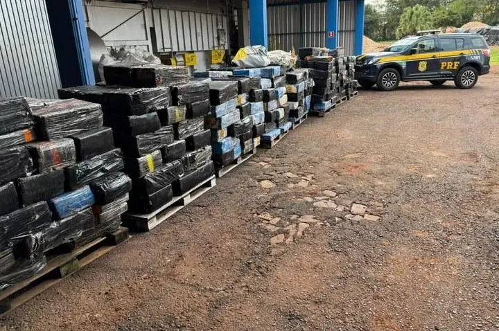 PRF apreende quase 7,5 tonelada de maconha na BR-163 em Guaíra