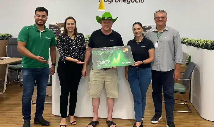 Sicredi Vale do Piquiri Abcd PR/SP entrega prêmios da campanha Poupança Premiada