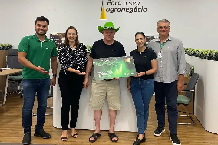 Sicredi Vale do Piquiri Abcd PR/SP entrega prêmios da campanha Poupança Premiada