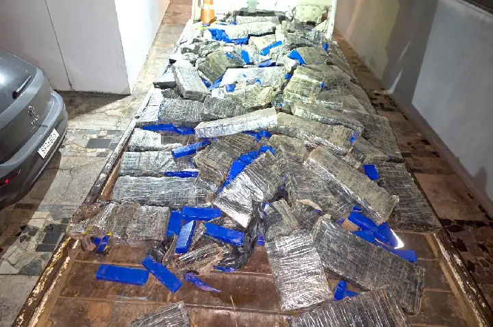 Traficante morre em acidente com carro blindado com 1 tonelada de maconha na PR-490, em Iporã