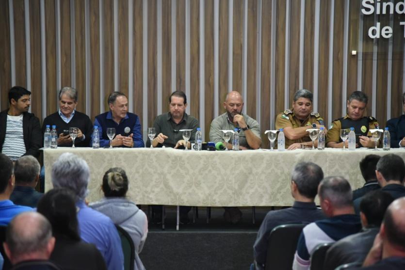 Após invasão indígena e protesto, reunião em Terra Roxa define comissão para intermediar conflito