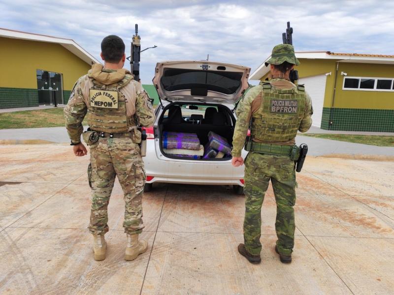 Terra Roxa - Carro roubado é apreendido com 195kg de maconha