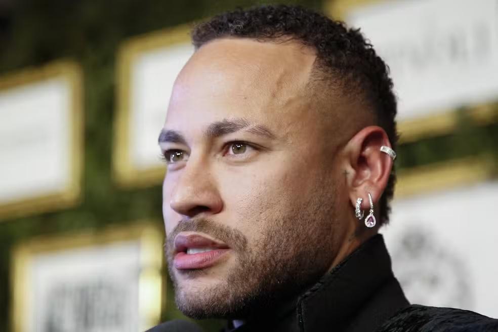 Presidente do Santos anuncia volta de Neymar: 