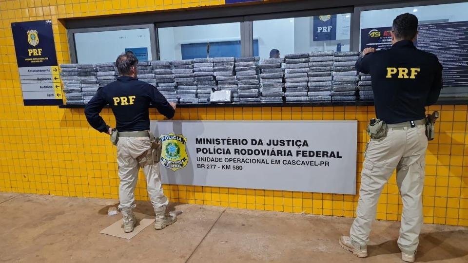 PRF apreende mais de 170 kg de cocaína escondidos em carga de sucata em Cascavel