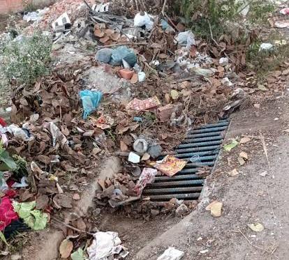Administração municipal de Terra Roxa reforça pedido para que população descarte entulhos corretamente