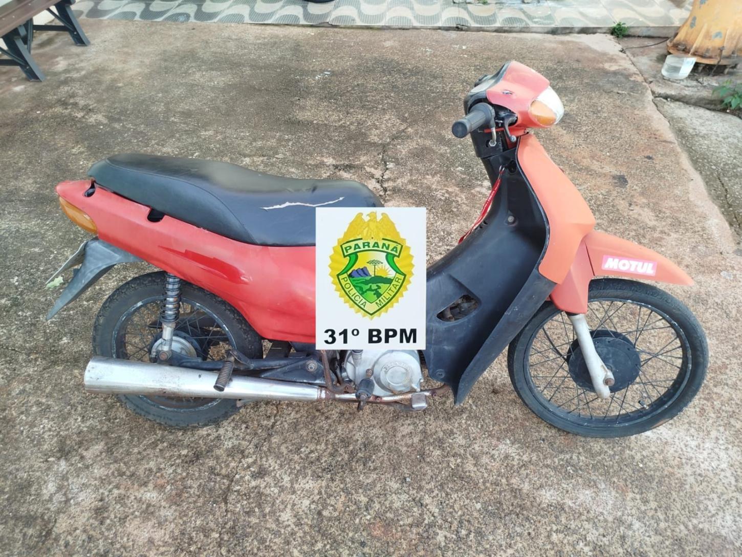 Menor de idade é flagrado conduzindo motocicleta sem retrovisores no centro de Terra Roxa