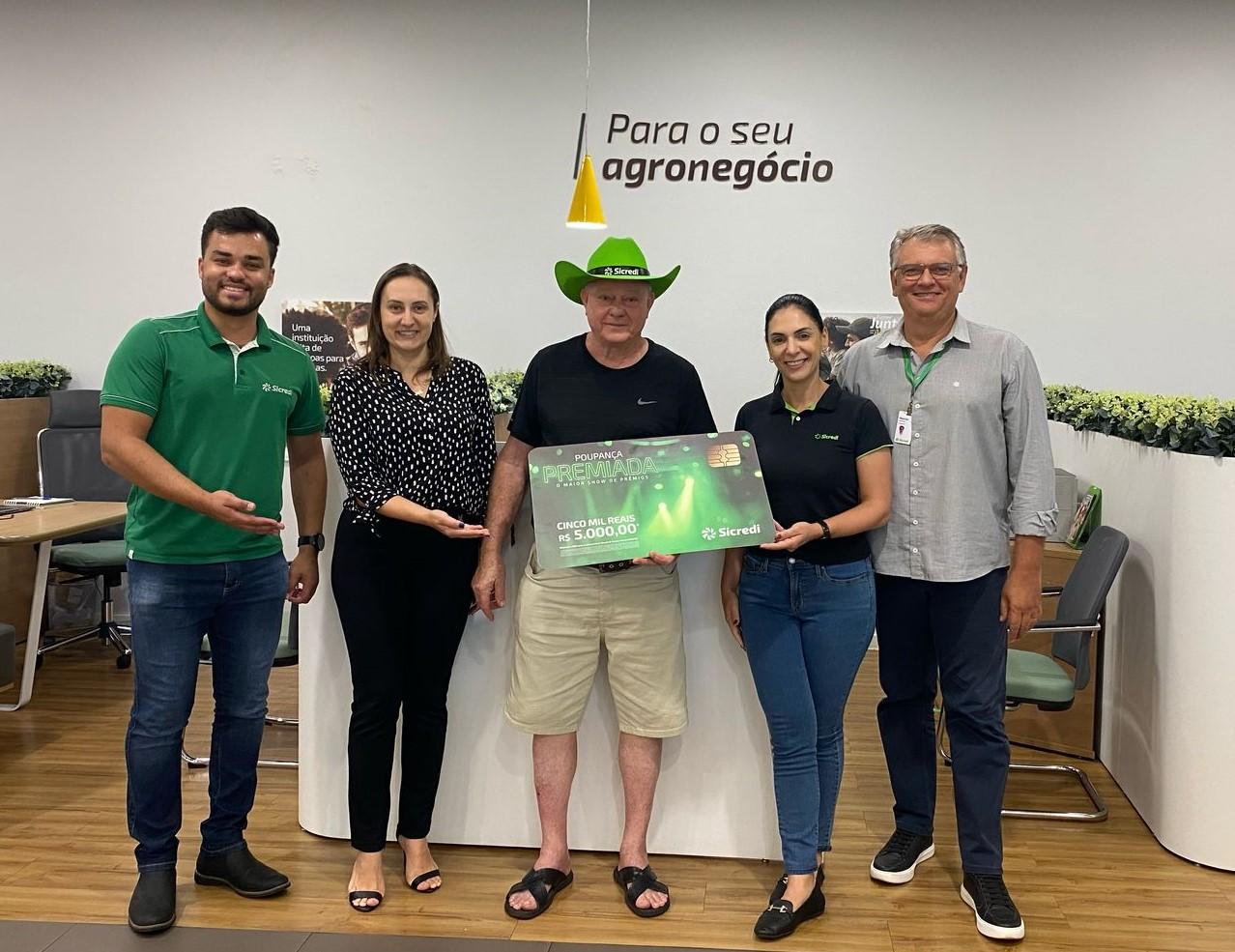 Sicredi Vale do Piquiri Abcd PR/SP entrega prêmios da campanha Poupança Premiada