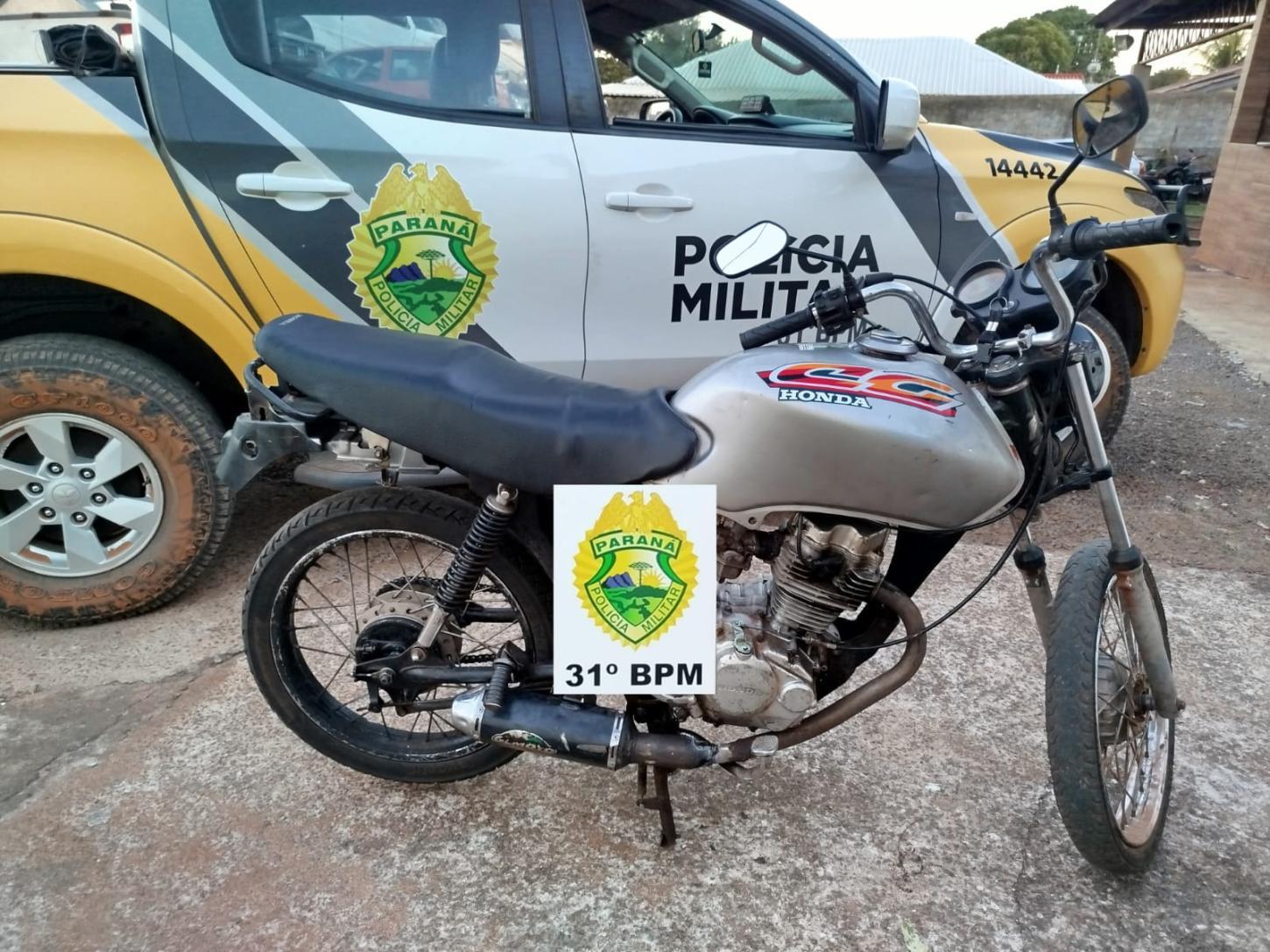 Motociclista sem CNH é flagrado conduzindo veículo irregular em Terra Roxa